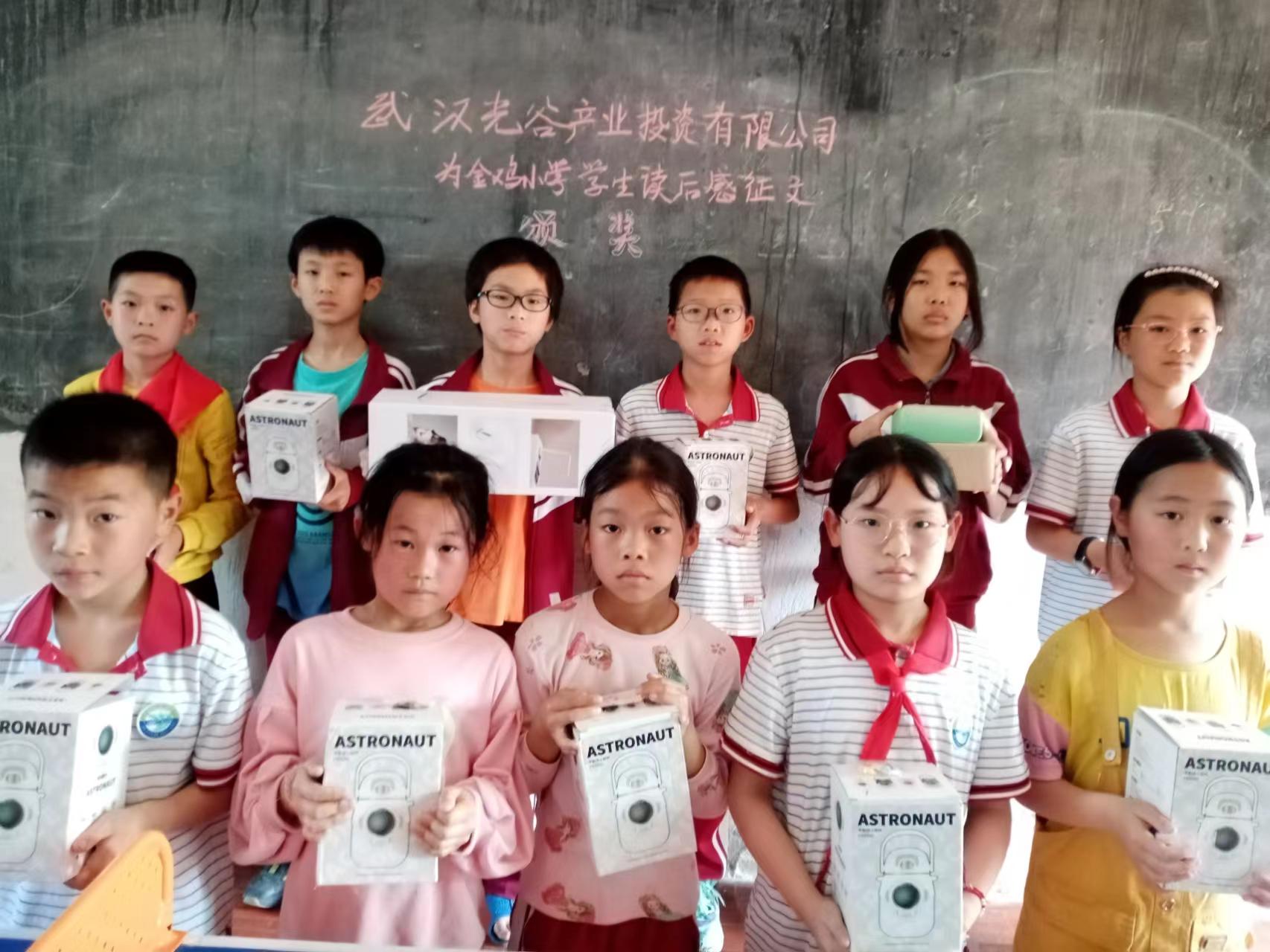 獲獎(jiǎng)?wù)掌?(1).jpg 獲獎(jiǎng)?wù)掌?(1).jpg